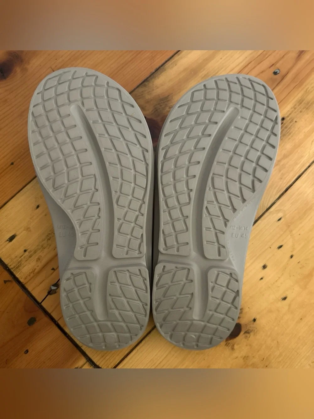 Oofos Ooriginal Flip Flop Thong Sandals Mens 12 Womens 14 Beige Recovery Comfort